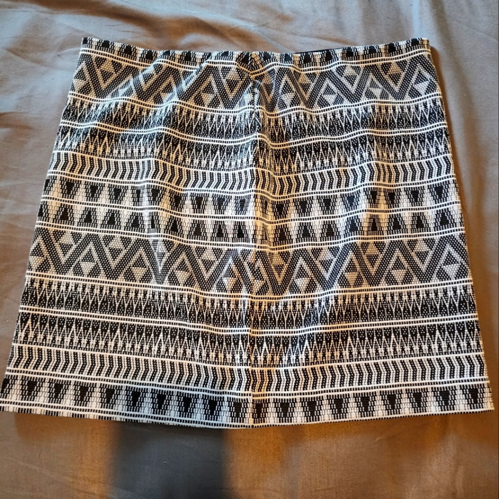 black and white patterned mini skirt
